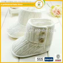 Los zapatos al por mayor de las lanas del ganchillo del bebé hicieron punto los zapatos de bebé infantiles del ganchillo en invierno